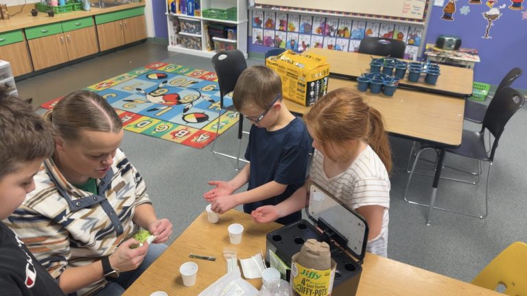 CjQKMFNuYXBjaGF0LzEzLjc0LjAuMzggKGlQaG9uZTE4LDE7IGlPUyAyNi4xOyBnemlwKSAC